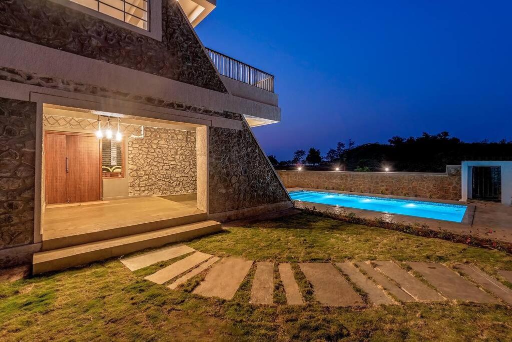 Stone Mansion By Phoenix Stays إيغاتبوري المظهر الخارجي الصورة