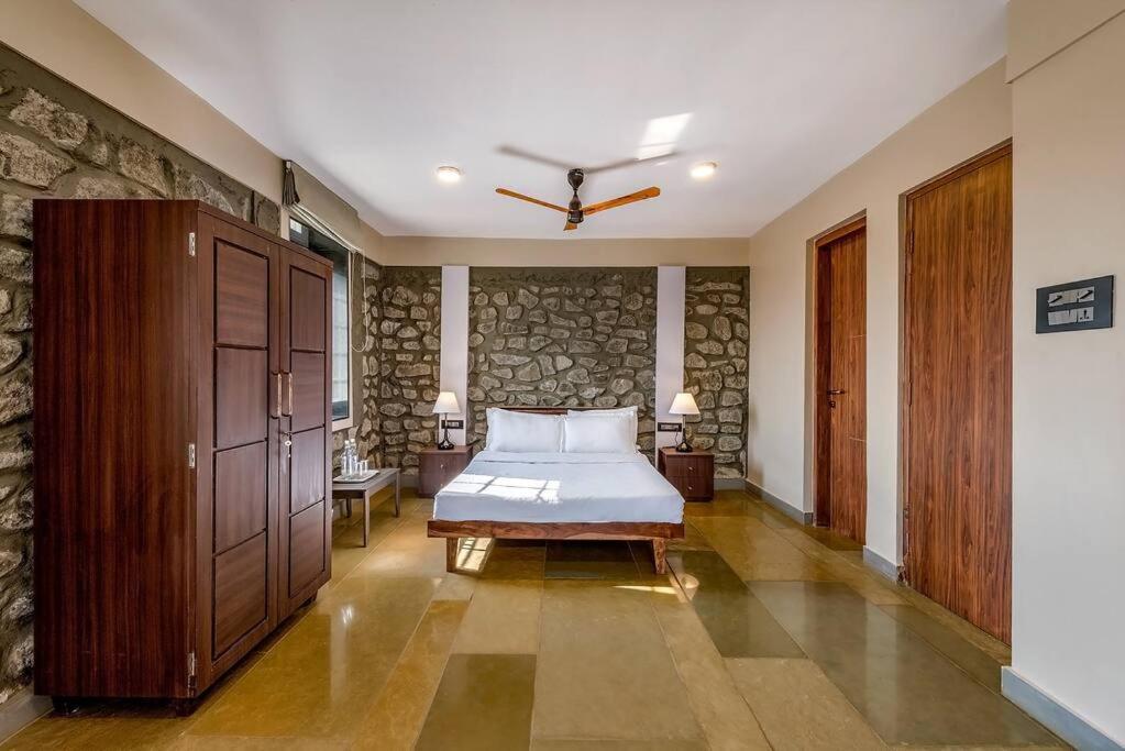 Stone Mansion By Phoenix Stays إيغاتبوري المظهر الخارجي الصورة