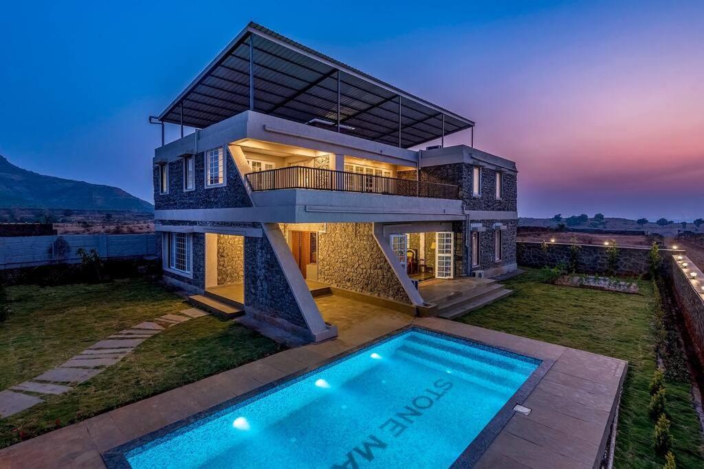 Stone Mansion By Phoenix Stays إيغاتبوري المظهر الخارجي الصورة