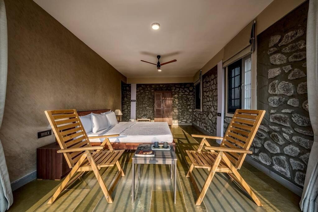 Stone Mansion By Phoenix Stays إيغاتبوري المظهر الخارجي الصورة
