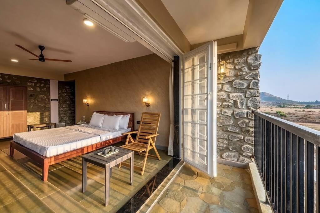 Stone Mansion By Phoenix Stays إيغاتبوري المظهر الخارجي الصورة