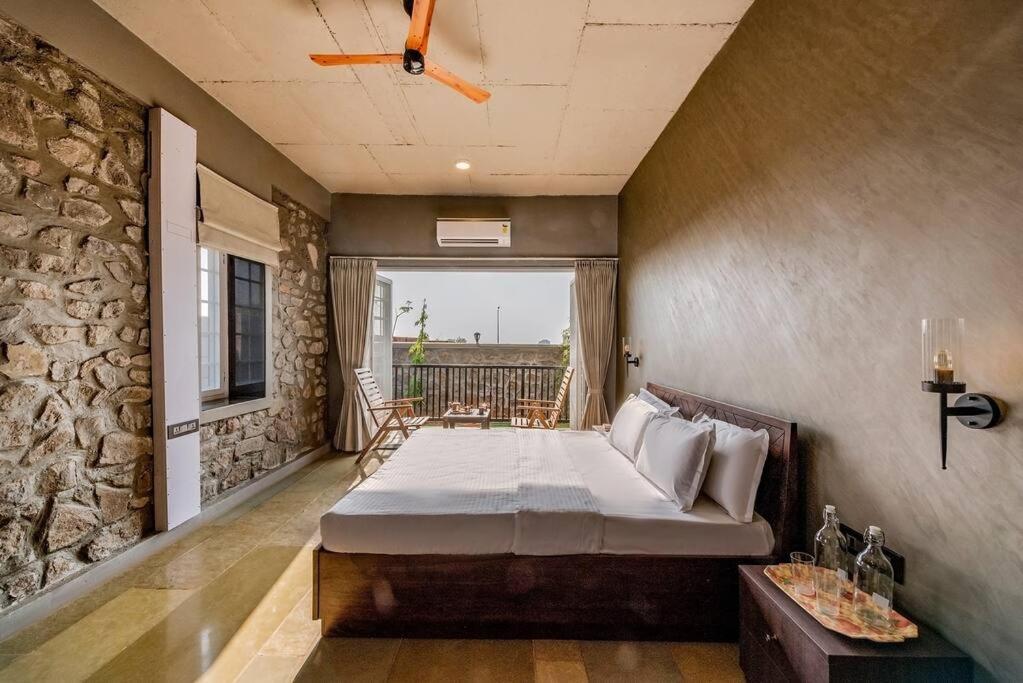 Stone Mansion By Phoenix Stays إيغاتبوري المظهر الخارجي الصورة