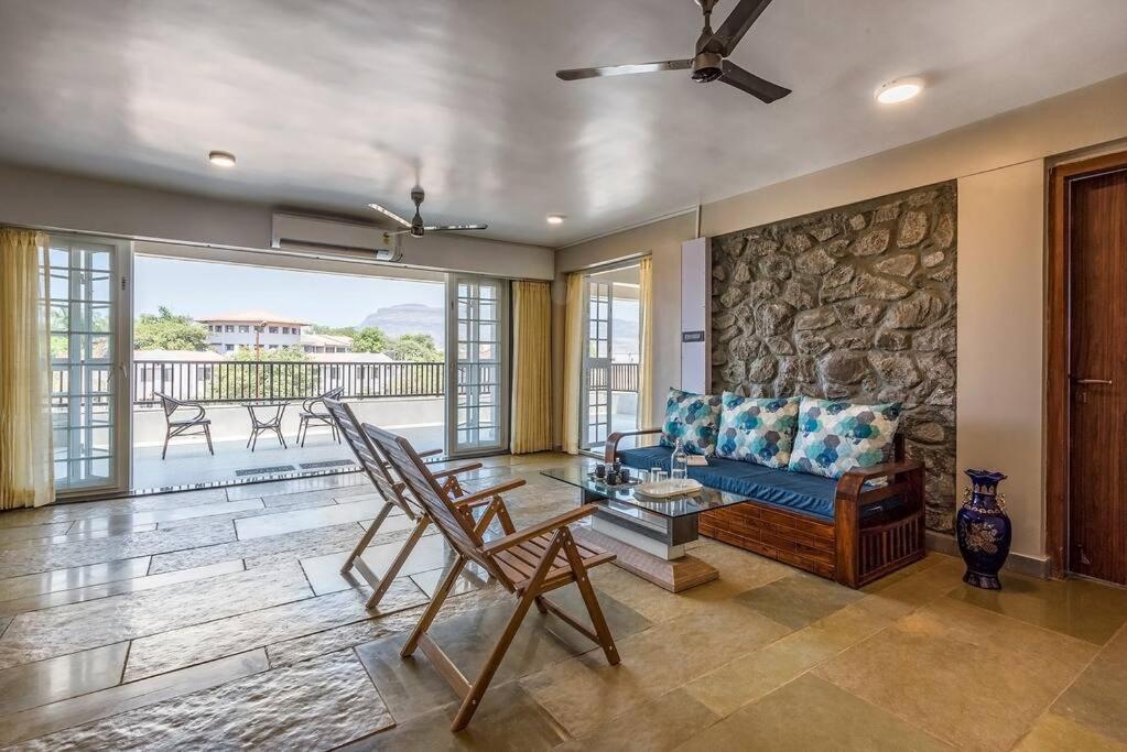Stone Mansion By Phoenix Stays إيغاتبوري المظهر الخارجي الصورة