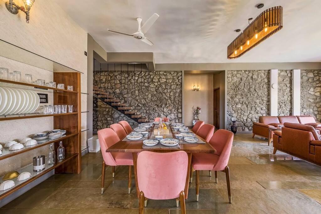 Stone Mansion By Phoenix Stays إيغاتبوري المظهر الخارجي الصورة