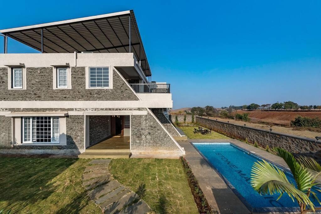 Stone Mansion By Phoenix Stays إيغاتبوري المظهر الخارجي الصورة