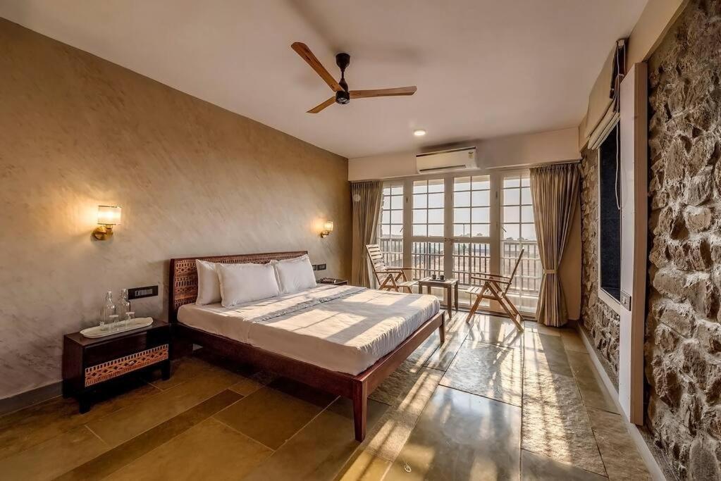 Stone Mansion By Phoenix Stays إيغاتبوري المظهر الخارجي الصورة