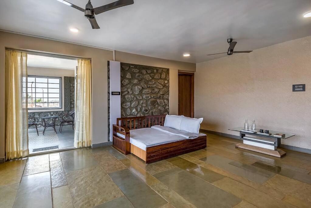 Stone Mansion By Phoenix Stays إيغاتبوري المظهر الخارجي الصورة