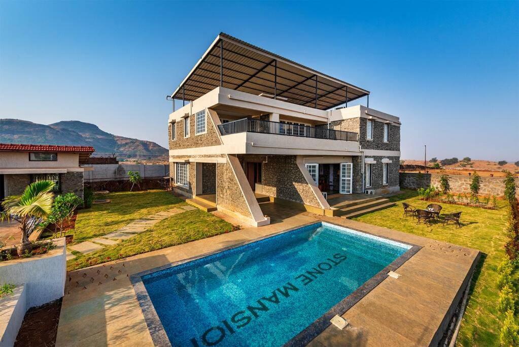 Stone Mansion By Phoenix Stays إيغاتبوري المظهر الخارجي الصورة