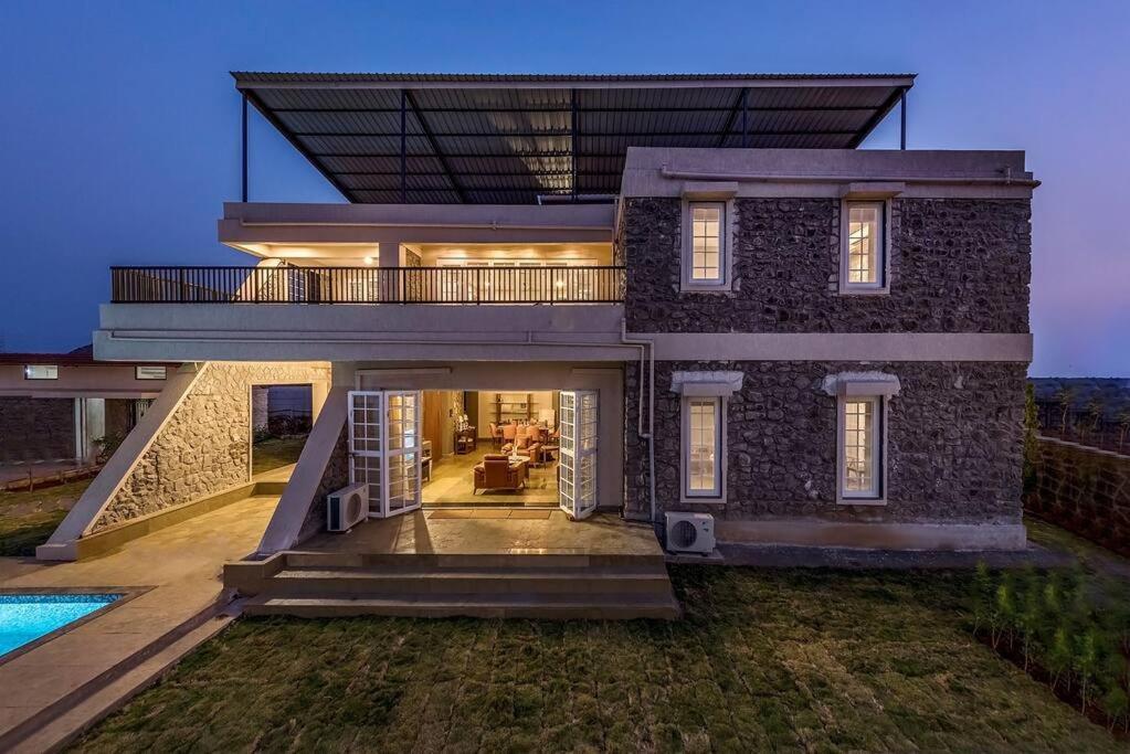 Stone Mansion By Phoenix Stays إيغاتبوري المظهر الخارجي الصورة