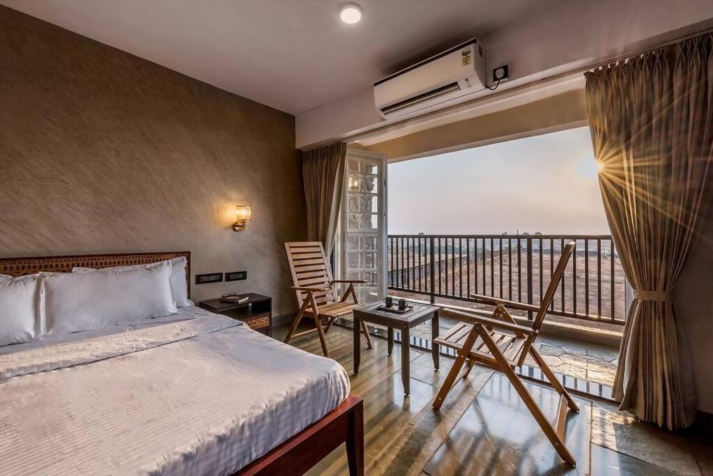 Stone Mansion By Phoenix Stays إيغاتبوري المظهر الخارجي الصورة
