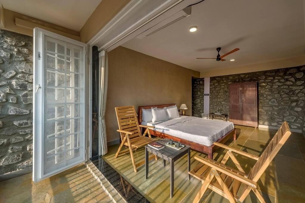 Stone Mansion By Phoenix Stays إيغاتبوري المظهر الخارجي الصورة