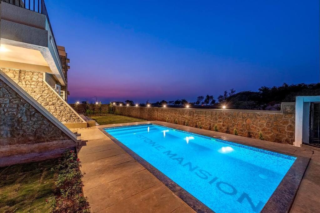 Stone Mansion By Phoenix Stays إيغاتبوري المظهر الخارجي الصورة