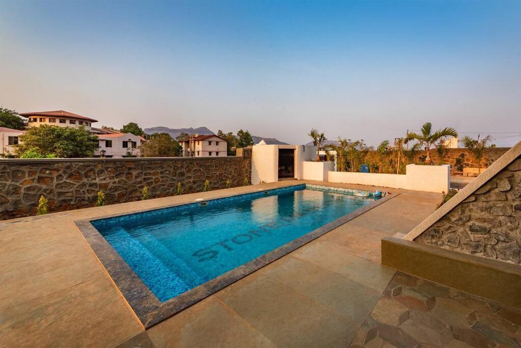 Stone Mansion By Phoenix Stays إيغاتبوري المظهر الخارجي الصورة