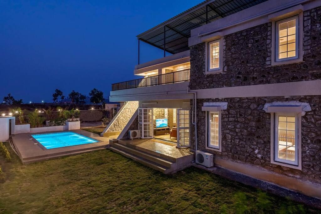 Stone Mansion By Phoenix Stays إيغاتبوري المظهر الخارجي الصورة