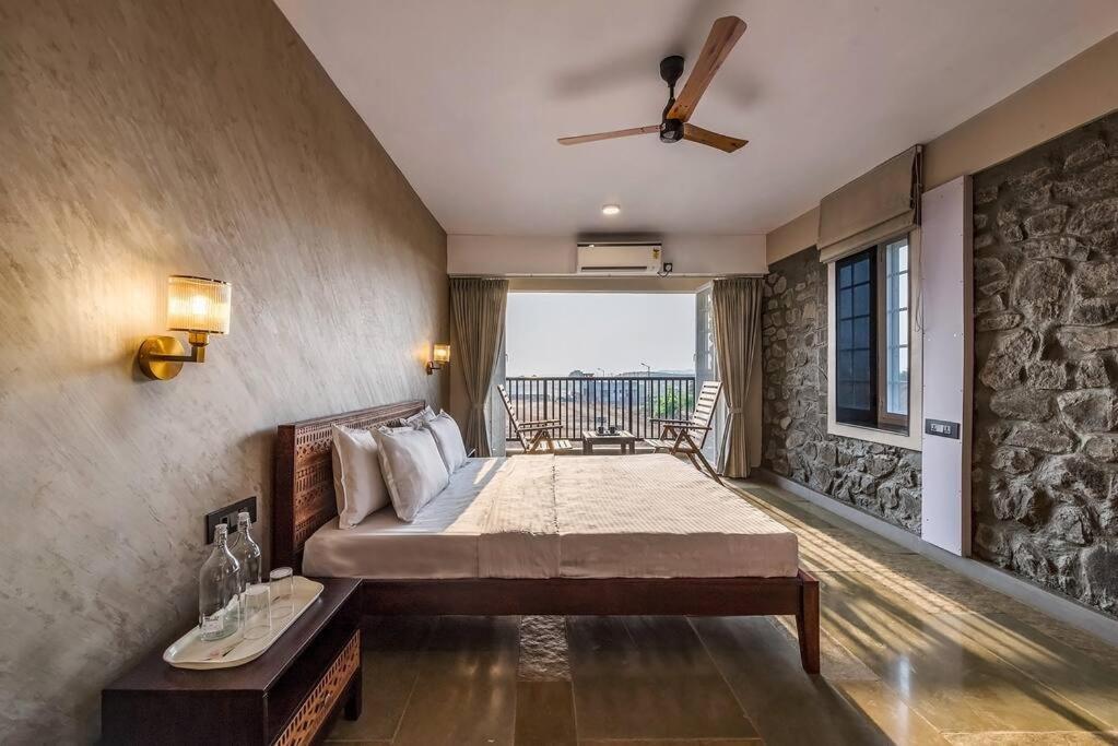 Stone Mansion By Phoenix Stays إيغاتبوري المظهر الخارجي الصورة