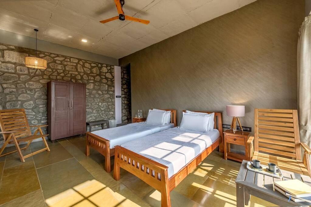 Stone Mansion By Phoenix Stays إيغاتبوري المظهر الخارجي الصورة