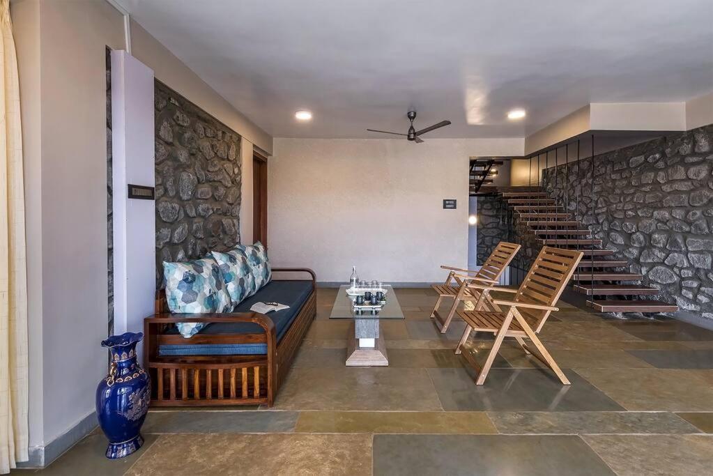Stone Mansion By Phoenix Stays إيغاتبوري المظهر الخارجي الصورة