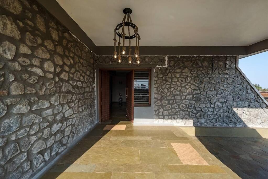 Stone Mansion By Phoenix Stays إيغاتبوري المظهر الخارجي الصورة