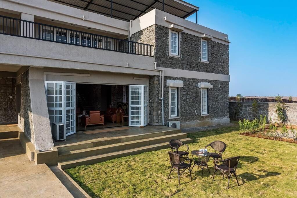 Stone Mansion By Phoenix Stays إيغاتبوري المظهر الخارجي الصورة