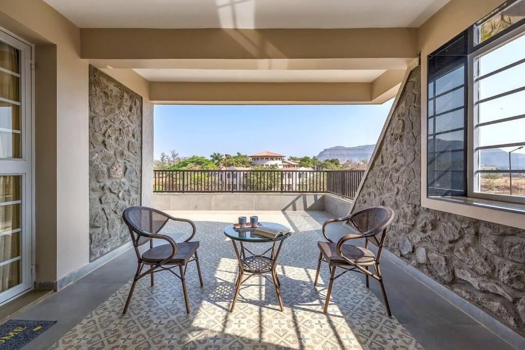 Stone Mansion By Phoenix Stays إيغاتبوري المظهر الخارجي الصورة